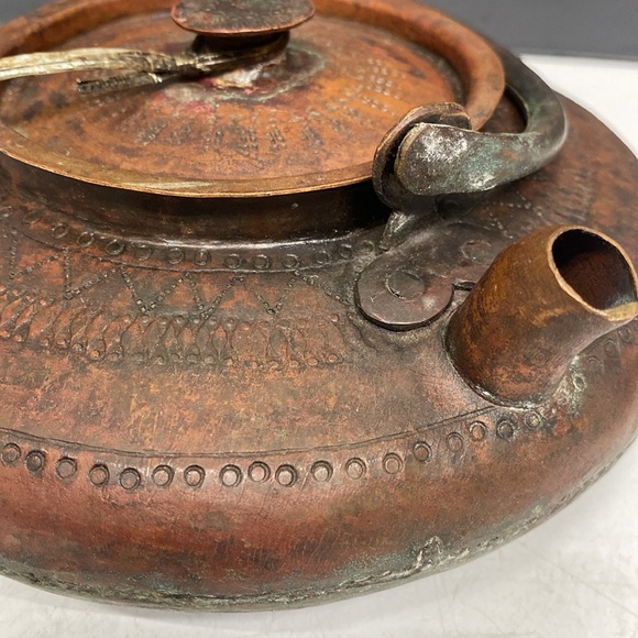 Nepalese Copper Kettle Vintage Chinese Etched Hammered Water Pot - Picture 8 of 17